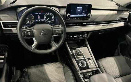 Mitsubishi Outlander, 2023 год, 3 727 000 рублей, 17 фотография
