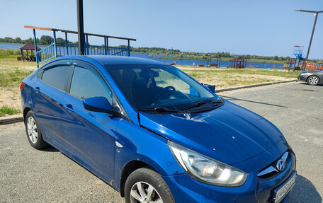 Hyundai Solaris II рестайлинг, 2011 год, 700 000 рублей, 3 фотография