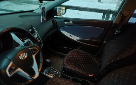 Hyundai Solaris II рестайлинг, 2011 год, 700 000 рублей, 6 фотография