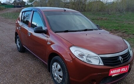Renault Sandero I, 2014 год, 465 000 рублей, 2 фотография