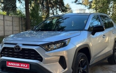 Toyota RAV4, 2021 год, 3 670 000 рублей, 1 фотография