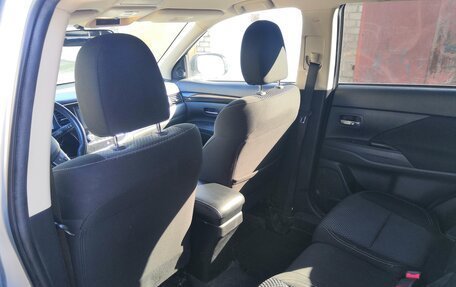 Mitsubishi Outlander III рестайлинг 3, 2022 год, 2 250 000 рублей, 12 фотография