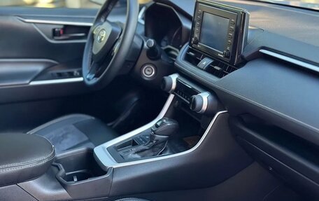 Toyota RAV4, 2021 год, 3 670 000 рублей, 2 фотография