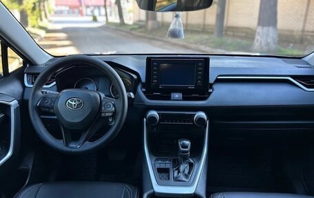 Toyota RAV4, 2021 год, 3 670 000 рублей, 4 фотография