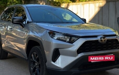 Toyota RAV4, 2021 год, 3 670 000 рублей, 3 фотография