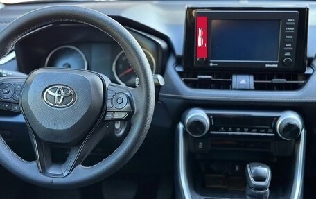 Toyota RAV4, 2021 год, 3 670 000 рублей, 6 фотография