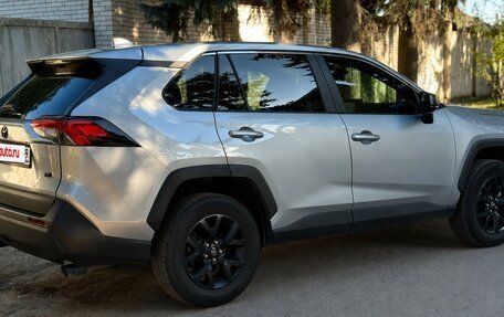 Toyota RAV4, 2021 год, 3 670 000 рублей, 9 фотография