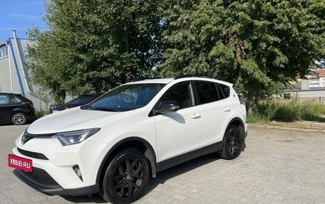 Toyota RAV4, 2019 год, 2 650 000 рублей, 2 фотография