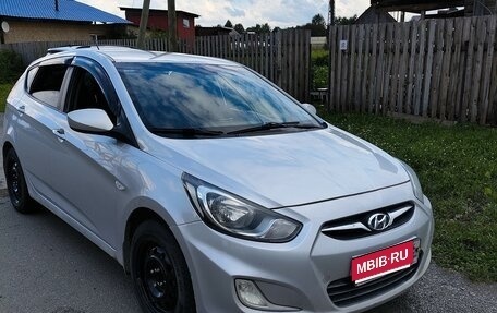Hyundai Solaris II рестайлинг, 2012 год, 590 000 рублей, 1 фотография