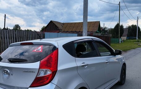 Hyundai Solaris II рестайлинг, 2012 год, 590 000 рублей, 3 фотография