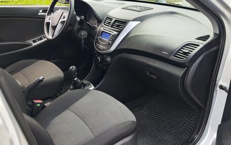 Hyundai Solaris II рестайлинг, 2012 год, 590 000 рублей, 10 фотография