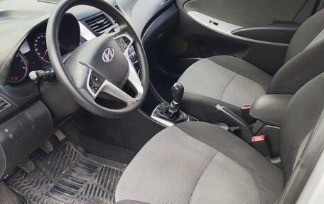 Hyundai Solaris II рестайлинг, 2012 год, 590 000 рублей, 8 фотография