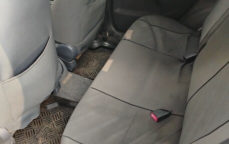 Toyota Yaris I рестайлинг, 2001 год, 155 000 рублей, 3 фотография