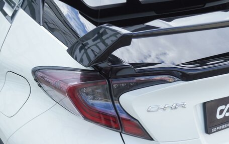 Toyota C-HR I рестайлинг, 2017 год, 2 035 000 рублей, 8 фотография