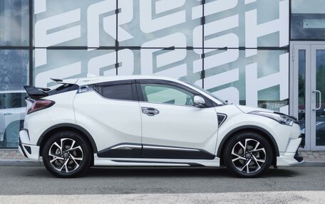 Toyota C-HR I рестайлинг, 2017 год, 2 035 000 рублей, 5 фотография