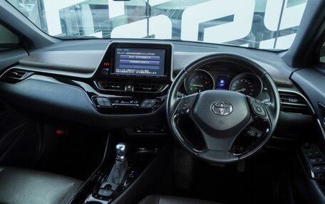 Toyota C-HR I рестайлинг, 2017 год, 2 035 000 рублей, 13 фотография