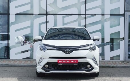 Toyota C-HR I рестайлинг, 2017 год, 2 035 000 рублей, 2 фотография
