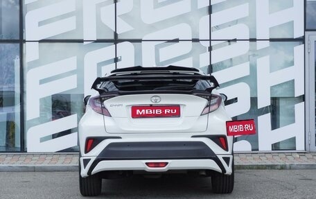 Toyota C-HR I рестайлинг, 2017 год, 2 035 000 рублей, 4 фотография