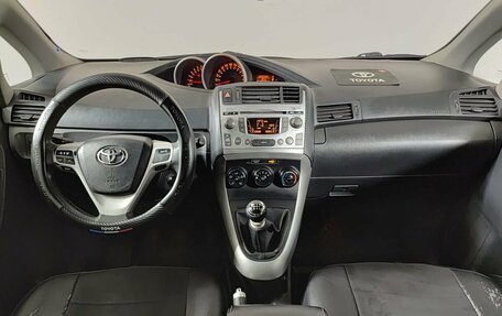 Toyota Verso I, 2011 год, 970 000 рублей, 17 фотография