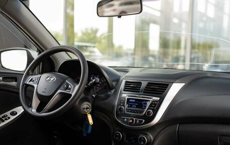 Hyundai Solaris II рестайлинг, 2016 год, 900 000 рублей, 10 фотография