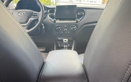 Hyundai Solaris II рестайлинг, 2022 год, 2 250 000 рублей, 22 фотография
