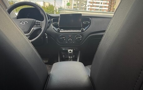 Hyundai Solaris II рестайлинг, 2022 год, 2 250 000 рублей, 15 фотография