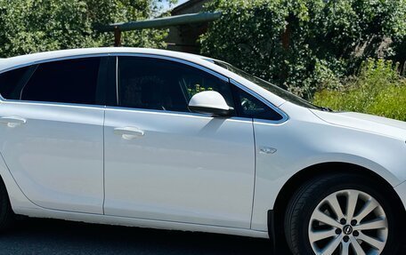 Opel Astra J, 2010 год, 555 000 рублей, 3 фотография