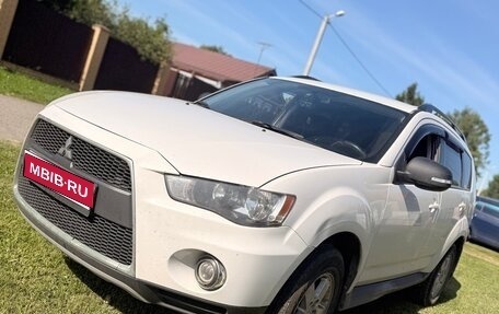 Mitsubishi Outlander III рестайлинг 3, 2011 год, 950 000 рублей, 1 фотография