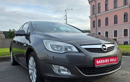 Opel Astra J, 2011 год, 785 000 рублей, 1 фотография
