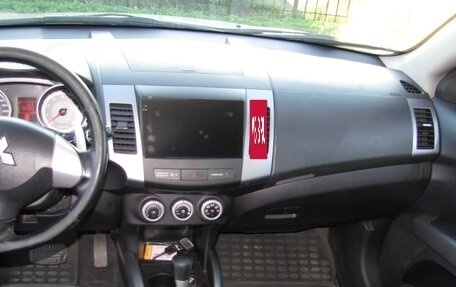 Mitsubishi Outlander III рестайлинг 3, 2008 год, 800 000 рублей, 4 фотография
