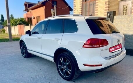 Volkswagen Touareg III, 2011 год, 1 890 000 рублей, 4 фотография