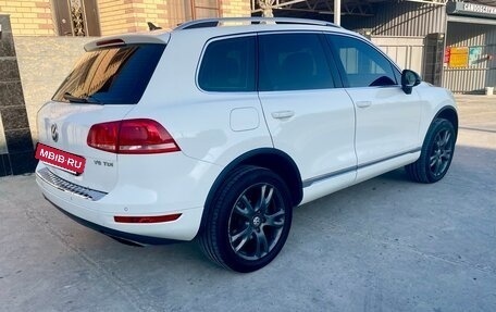 Volkswagen Touareg III, 2011 год, 1 890 000 рублей, 2 фотография