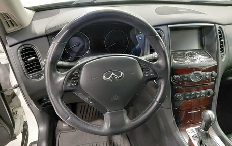 Infiniti QX50 I рестайлинг, 2016 год, 1 789 000 рублей, 17 фотография