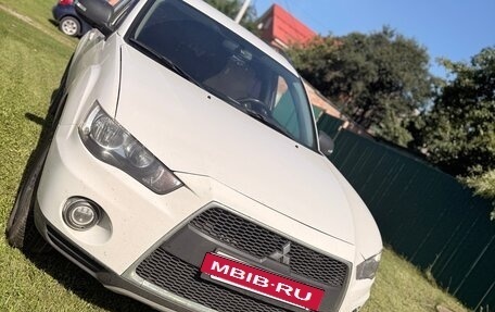 Mitsubishi Outlander III рестайлинг 3, 2011 год, 950 000 рублей, 2 фотография