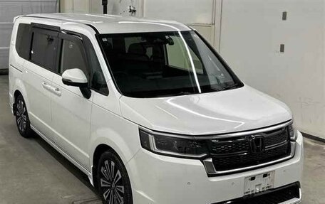 Honda Stepwgn, 2022 год, 2 210 000 рублей, 2 фотография