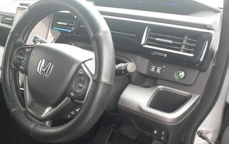 Honda Stepwgn IV, 2020 год, 1 810 000 рублей, 9 фотография