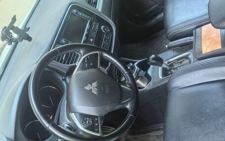 Mitsubishi Outlander III рестайлинг 3, 2014 год, 1 900 000 рублей, 1 фотография