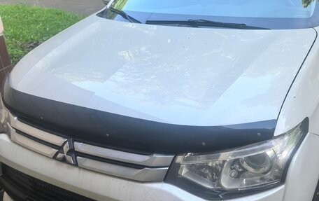 Mitsubishi Outlander III рестайлинг 3, 2014 год, 1 900 000 рублей, 3 фотография