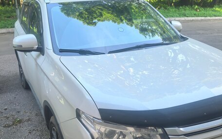 Mitsubishi Outlander III рестайлинг 3, 2014 год, 1 900 000 рублей, 2 фотография