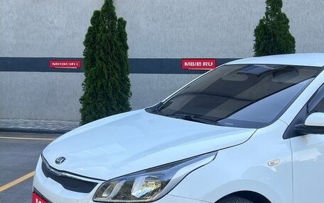 KIA Rio IV, 2018 год, 880 000 рублей, 3 фотография