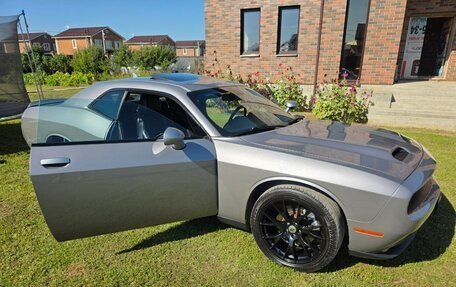 Dodge Challenger III рестайлинг 2, 2017 год, 3 650 000 рублей, 6 фотография