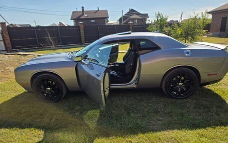 Dodge Challenger III рестайлинг 2, 2017 год, 3 650 000 рублей, 7 фотография