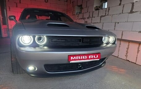 Dodge Challenger III рестайлинг 2, 2017 год, 3 650 000 рублей, 10 фотография