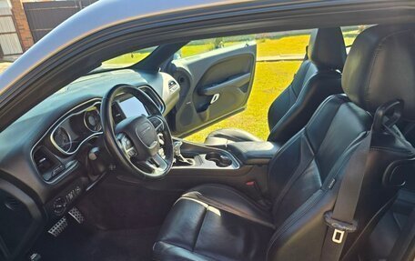 Dodge Challenger III рестайлинг 2, 2017 год, 3 650 000 рублей, 23 фотография