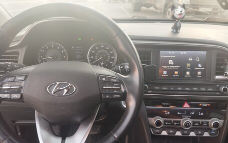 Hyundai Elantra VI рестайлинг, 2018 год, 1 250 000 рублей, 9 фотография