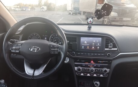 Hyundai Elantra VI рестайлинг, 2018 год, 1 250 000 рублей, 6 фотография