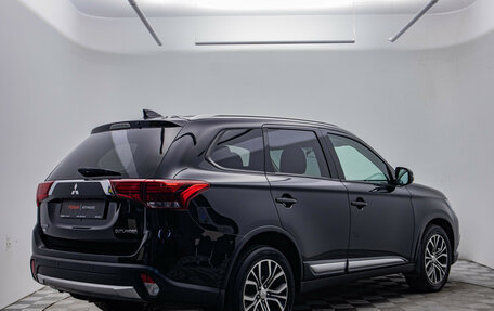 Mitsubishi Outlander III рестайлинг 3, 2017 год, 1 970 000 рублей, 5 фотография