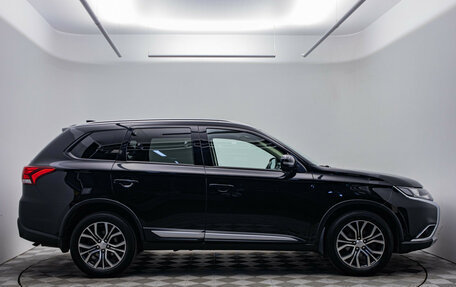 Mitsubishi Outlander III рестайлинг 3, 2017 год, 1 970 000 рублей, 4 фотография