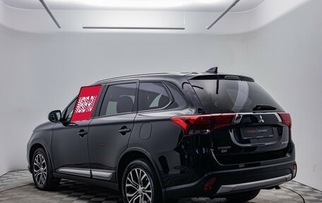 Mitsubishi Outlander III рестайлинг 3, 2017 год, 1 970 000 рублей, 8 фотография