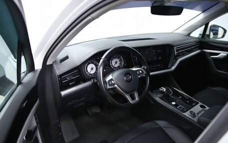 Volkswagen Touareg III, 2019 год, 3 950 000 рублей, 10 фотография